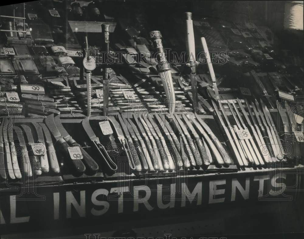 1961 Assortment of knives and brass knuckles in Texas-Historic Images