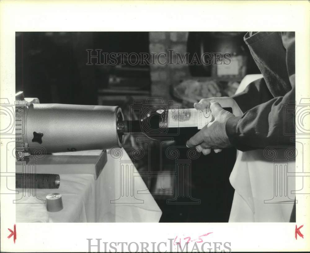 1986 Daniel Durandent Re-Corks Wine Bottle - Historic Images