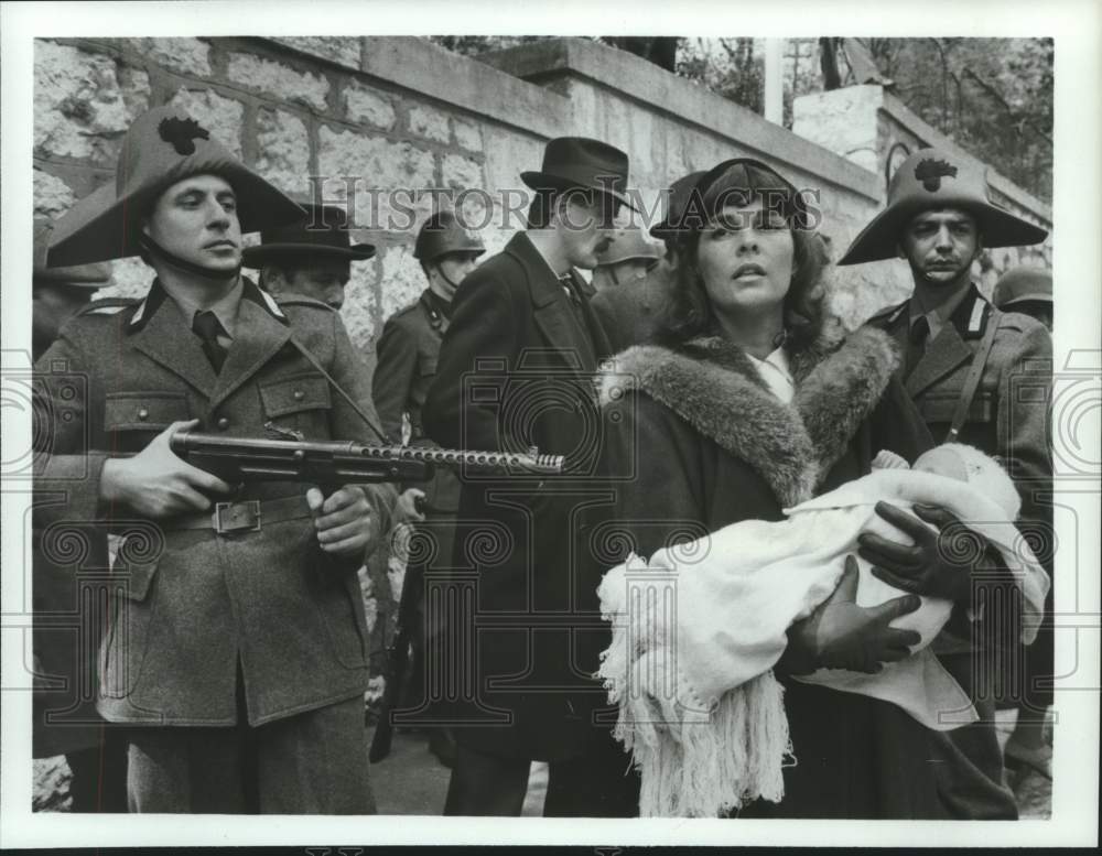 1990 Press Photo Scene at Italy&#39;s Border, ABC&#39;s Presentation, The Winds of War - Historic Images