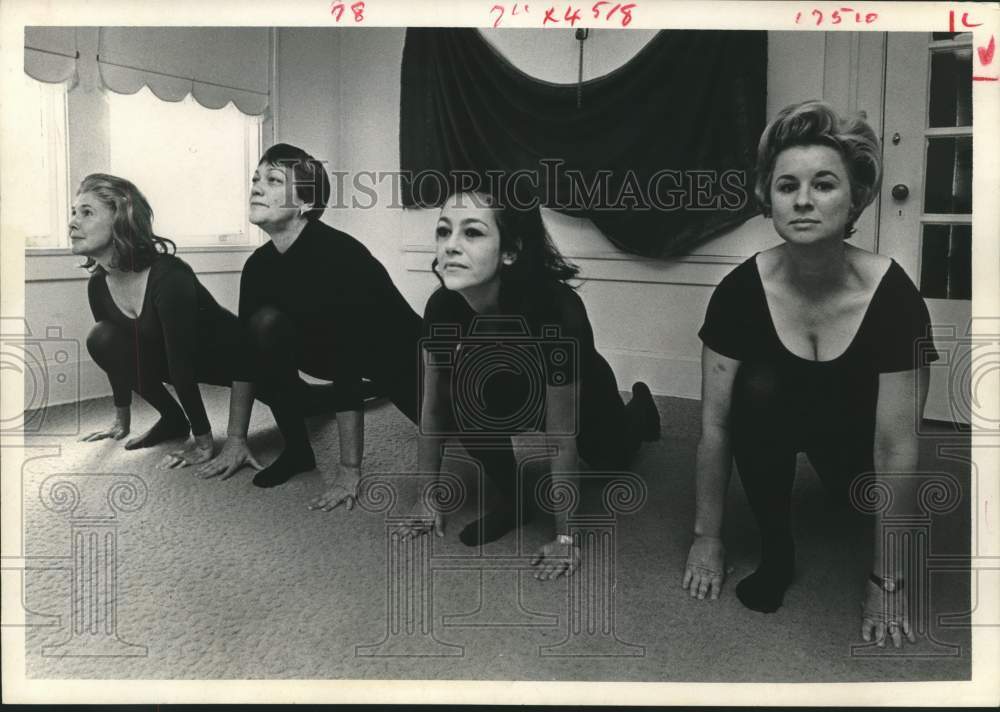 1969 Women in Houston yoga class - Historic Images