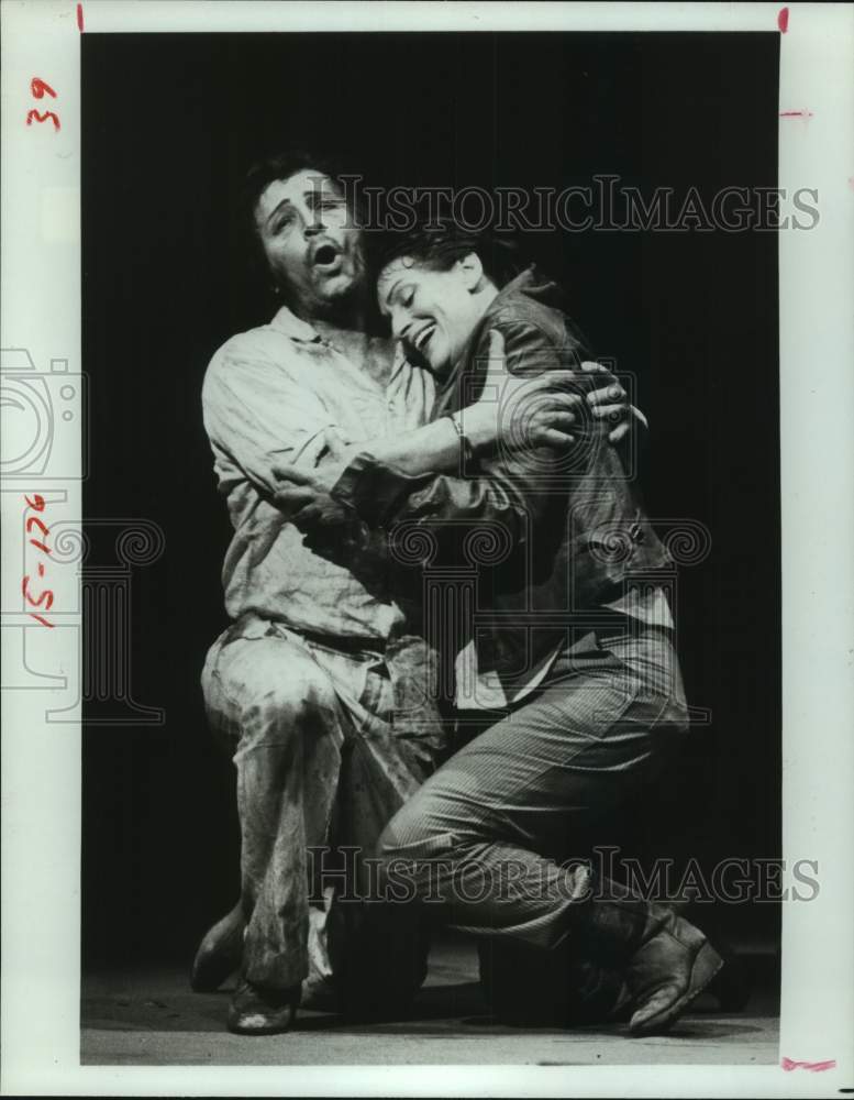 1984 Press Photo Wieslaw Ochman and Hildegard Behrens in &quot;Fidelio&quot; Houston - Historic Images