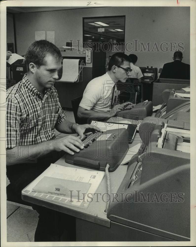 1967 Press Photo University of Houston students at work in computer center - Historic Images