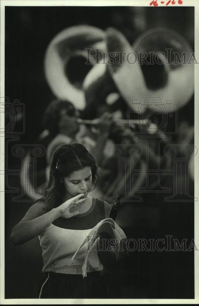 1981 Press Photo Kathy Tornatta at University of Houston marching band practice - Historic Images