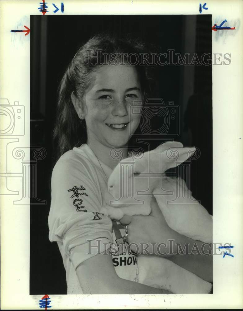 1986 Press Photo Becky Jeske and New Zealand White rabbit-Houston Livestock Show - Historic Images