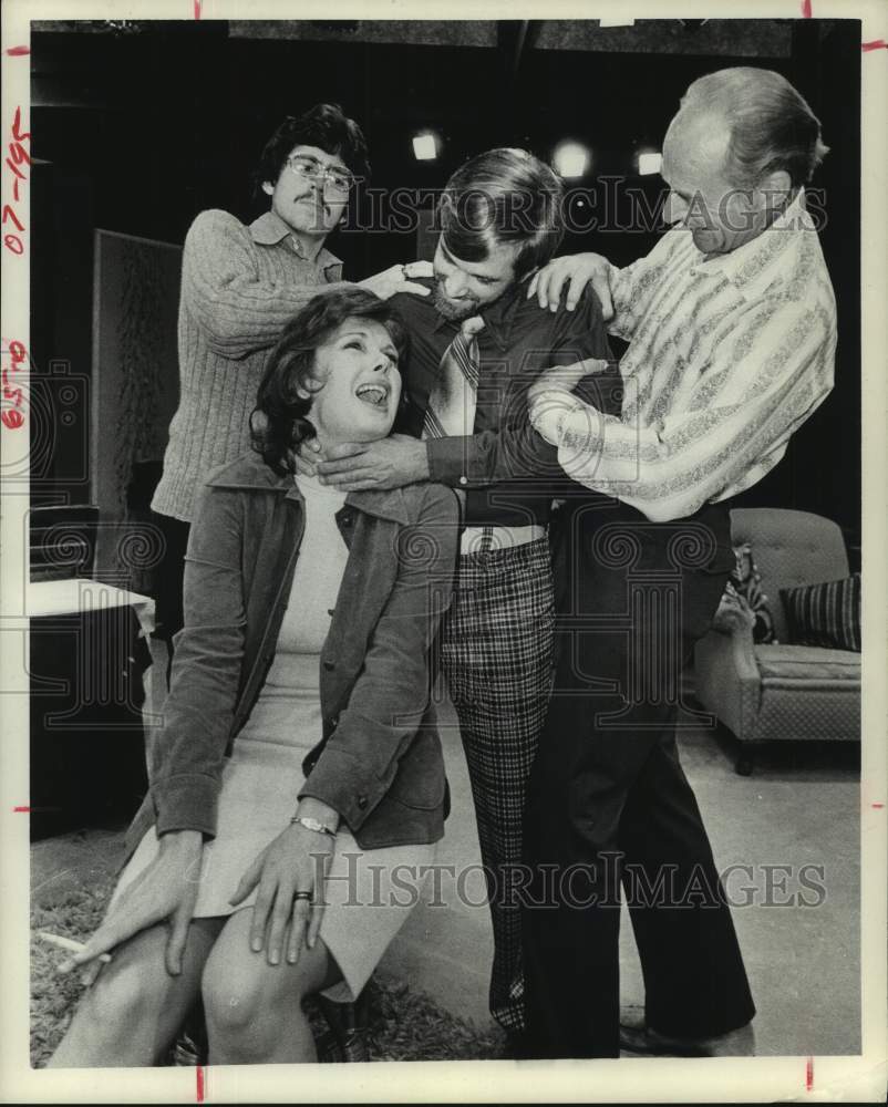 1974 Press Photo Cast of the Production &quot;The Mousetrap&quot; at Theater Suburbia - Historic Images