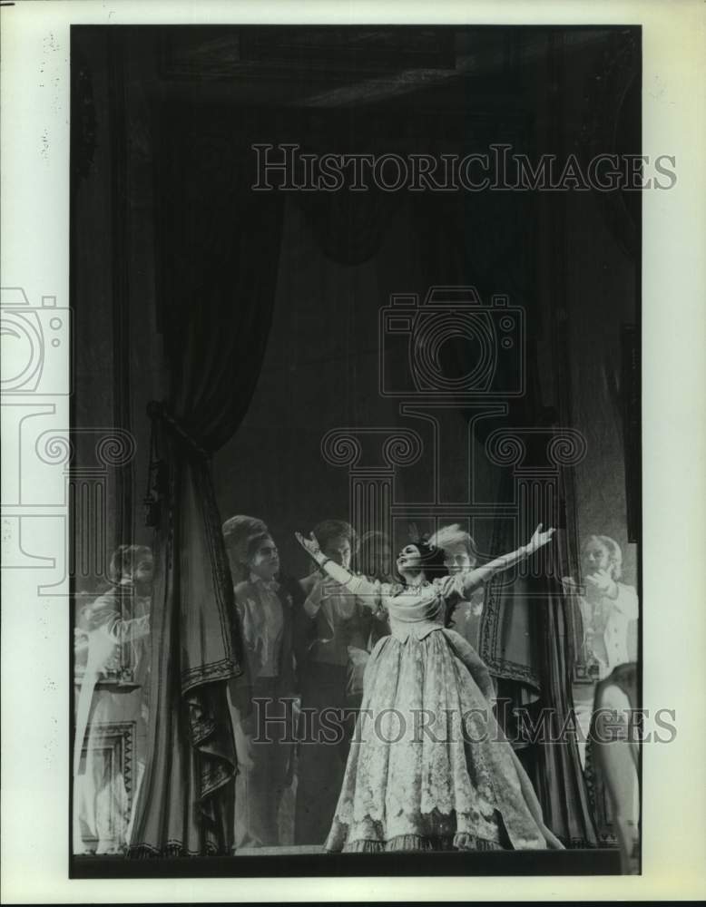 1987 Press Photo Catherine Malfitano Videitta in La Traviata at Houston Opera - Historic Images