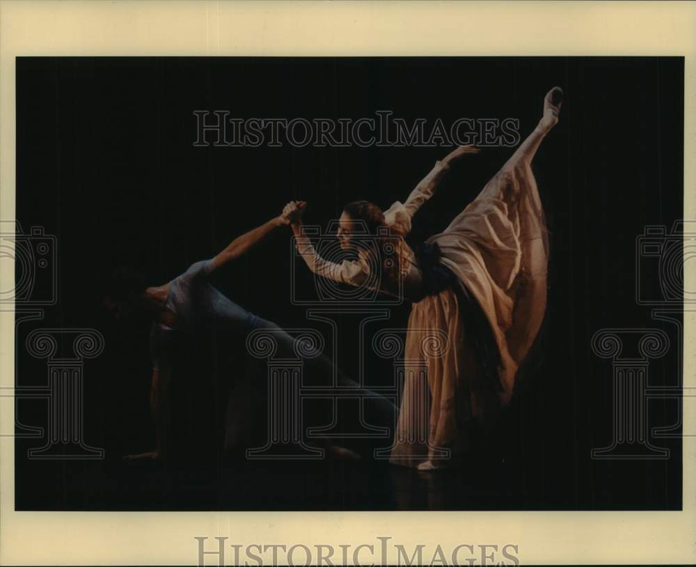 1992 Press Photo Paul LeGros &amp; Erika Johnon in Houston Ballet&#39;s &quot;Journey&quot; - Historic Images