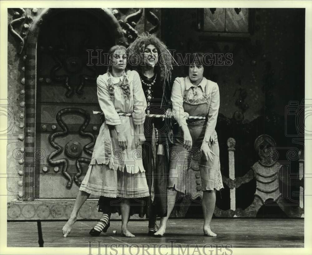 1983 Press Photo Performers in Hansel and Gretel at Houston Grand Opera Festival - Historic Images