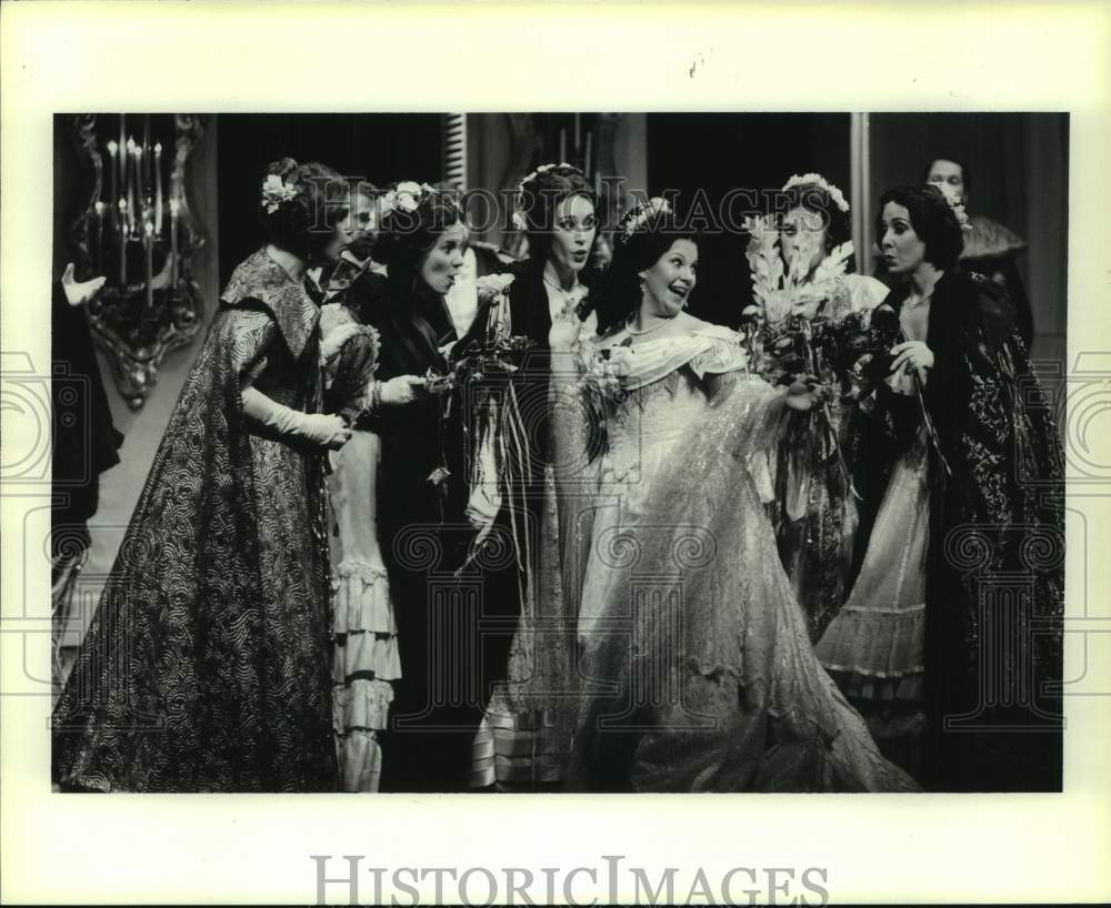 1985 Press Photo &quot;La Traviata&quot; Act I - performed by Texas Opera Theater - Historic Images