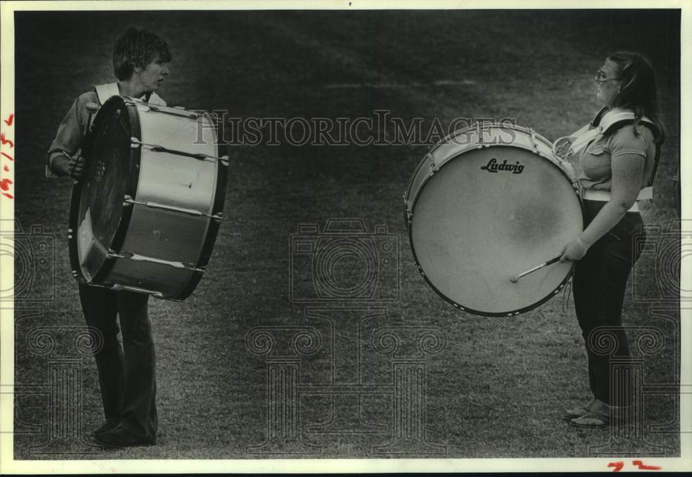 1981 Press Photo University of Houston Marching band drum players practice - Historic Images