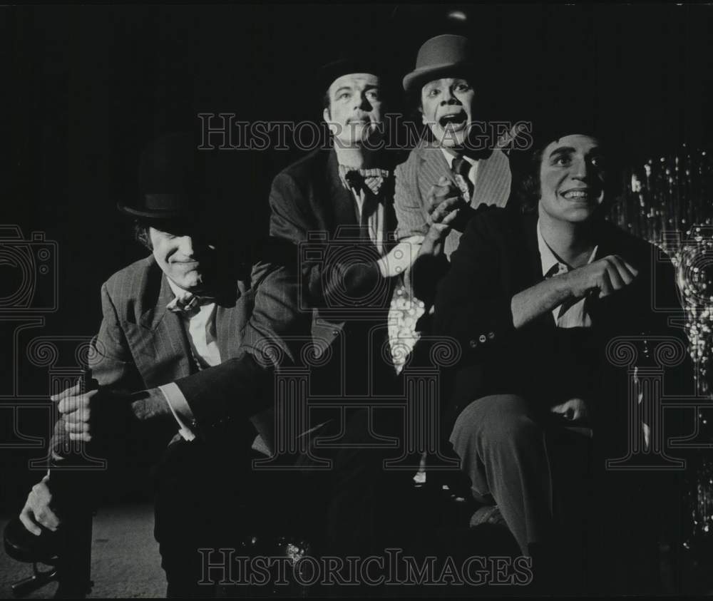 1974 Press Photo Performers in Texas Opera Theater's "Mahagonny" - Historic Images