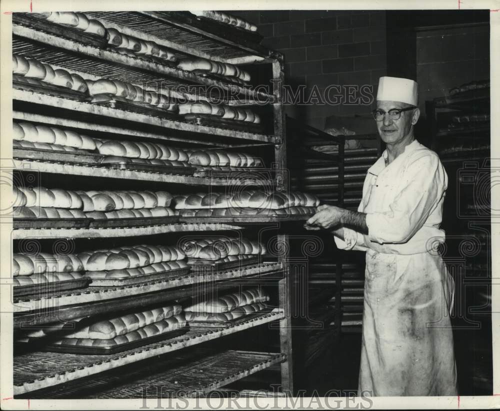 1961 Ramon Hollman checks rolls for Texas A&amp;M Christmas dinner - Historic Images