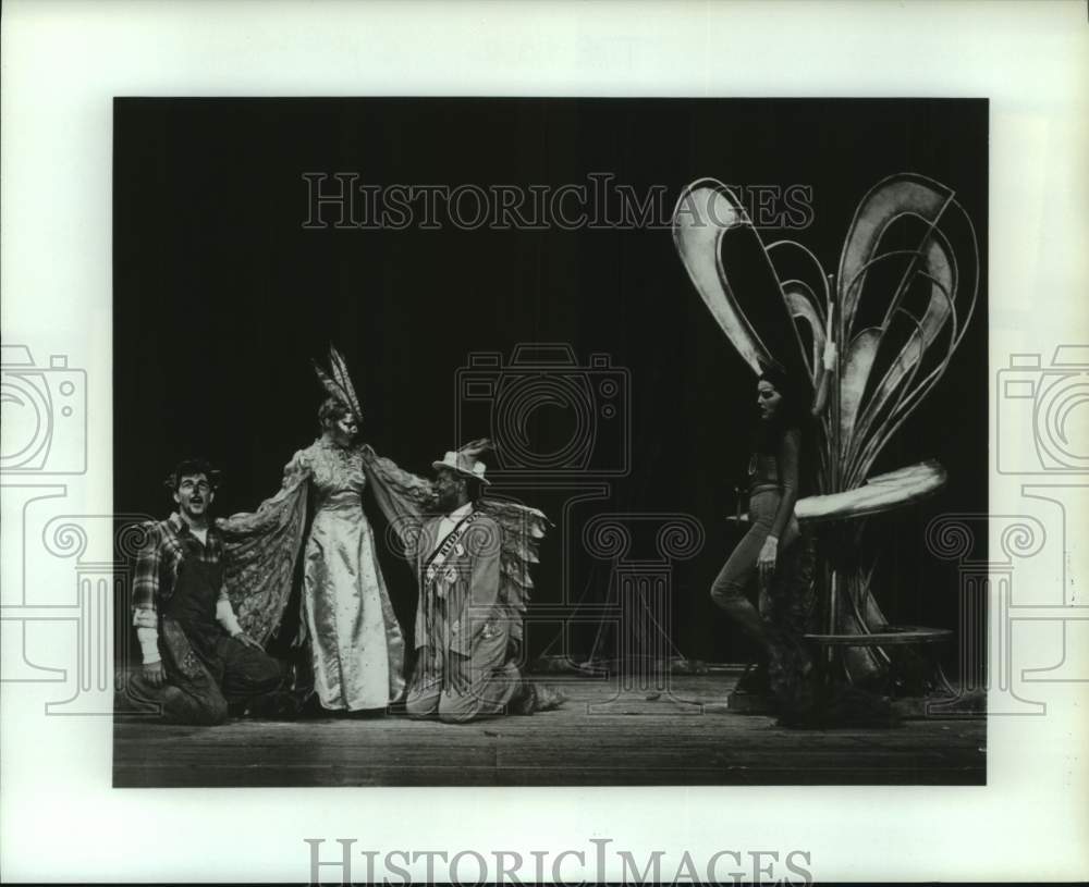 1981 Press Photo Members of the Texas Opera Theater in their production Starbird - Historic Images