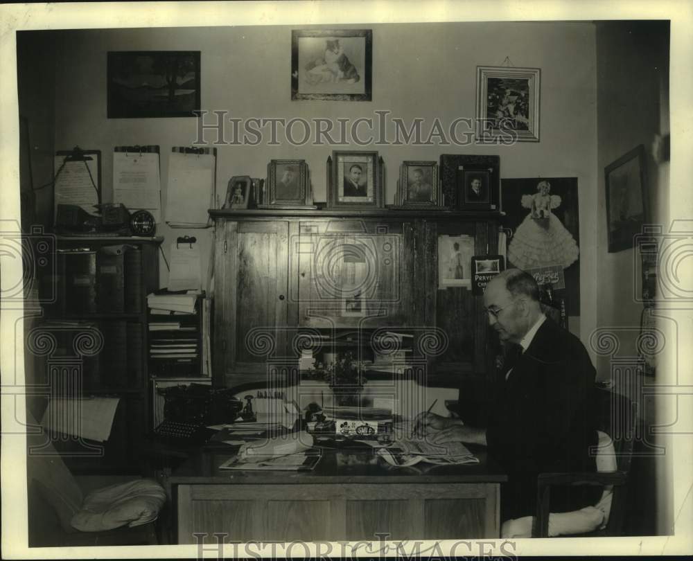 1937 Library office, Huntsville Penitentiary office of Texas prison - Historic Images