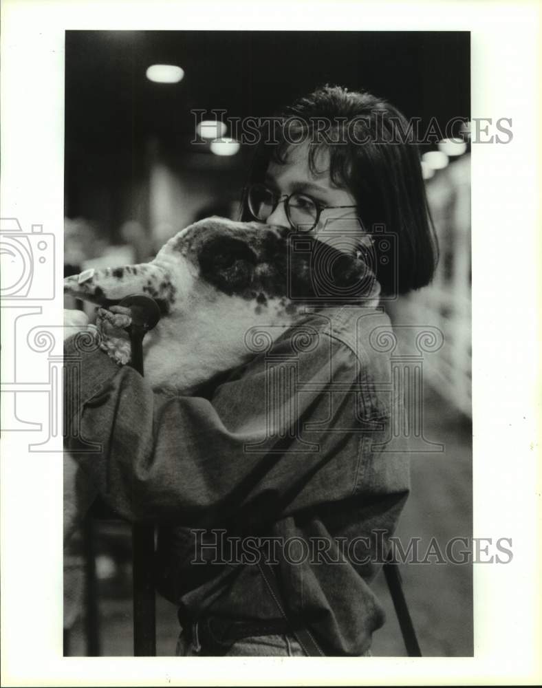 1992 Press Photo Nicole Brown with their lamb Budly at Houston Livestock Show - Historic Images