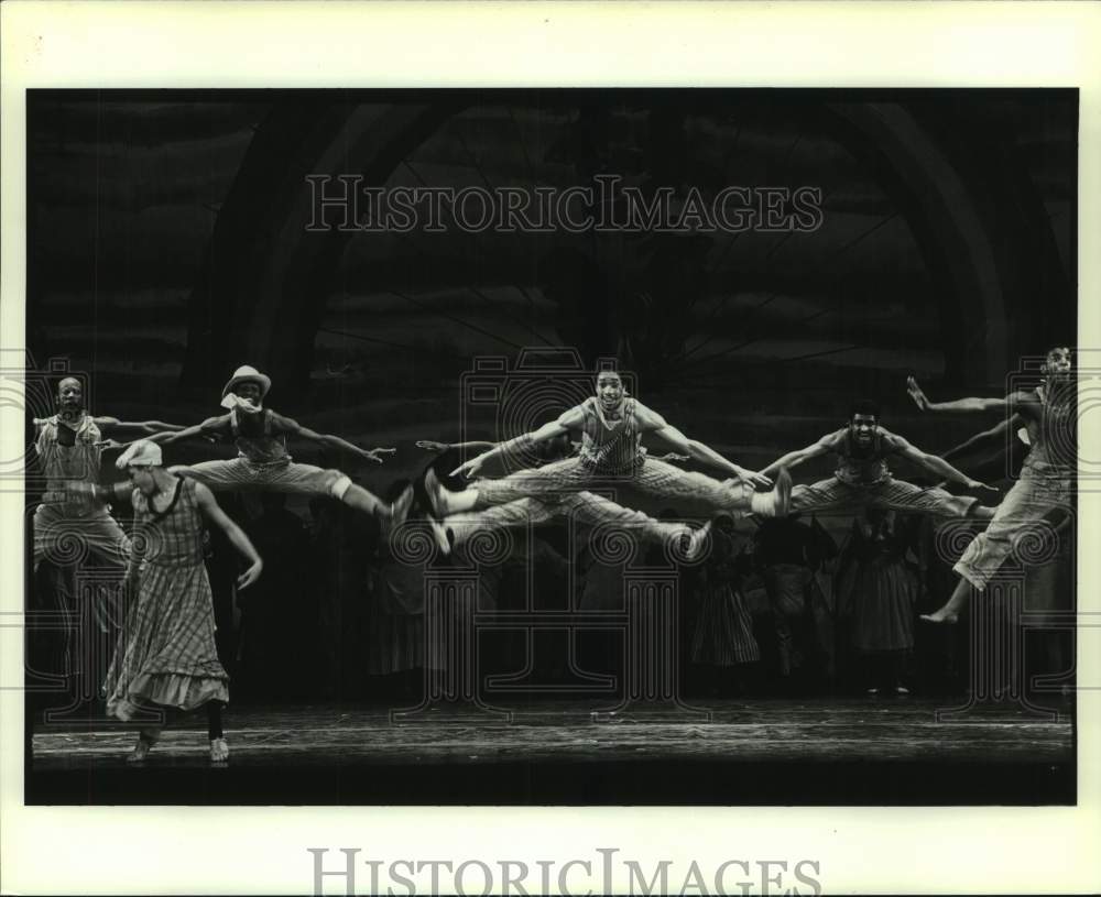 1982 Press Photo Scene scene from &quot;Treemonisha&quot; by Houston Grand Opera - Historic Images