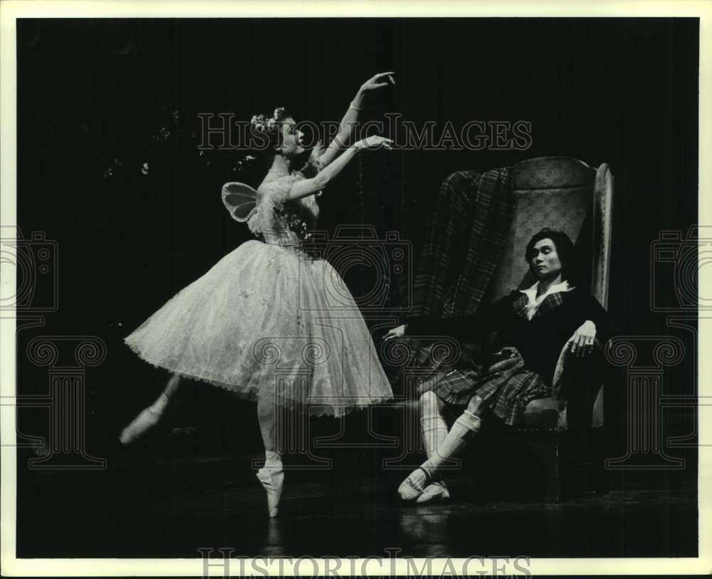 1989 Janie Parker and Li Cunxin in Houston Ballet Production - Historic Images