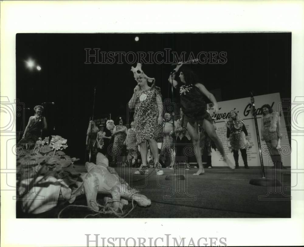 1992 Press Photo Prehistoric poultry skit at Houston Livestock Show and Rodeo - Historic Images