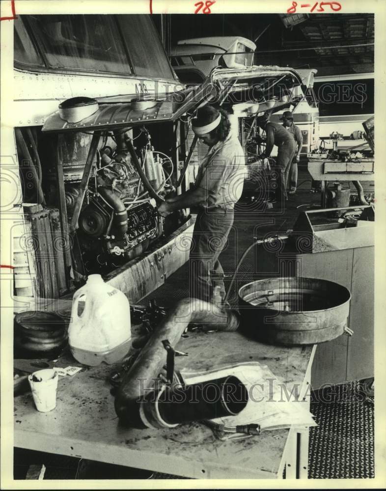 1979 Press Photo Metropolitan Transit Authority Bus Being Worked on in Houston - Historic Images