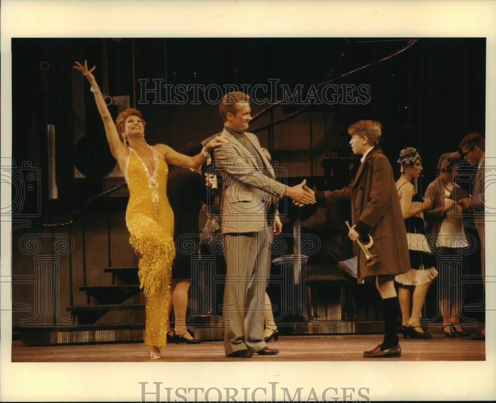 1991 Press Photo Scene from Theater Under the Stars production of Mame - Historic Images