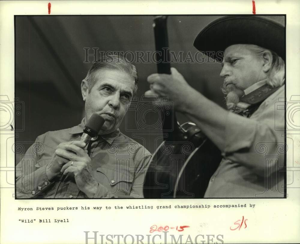 1984 Press Photo Myron Steves in whistling contest at Houston Livestock Show - Historic Images