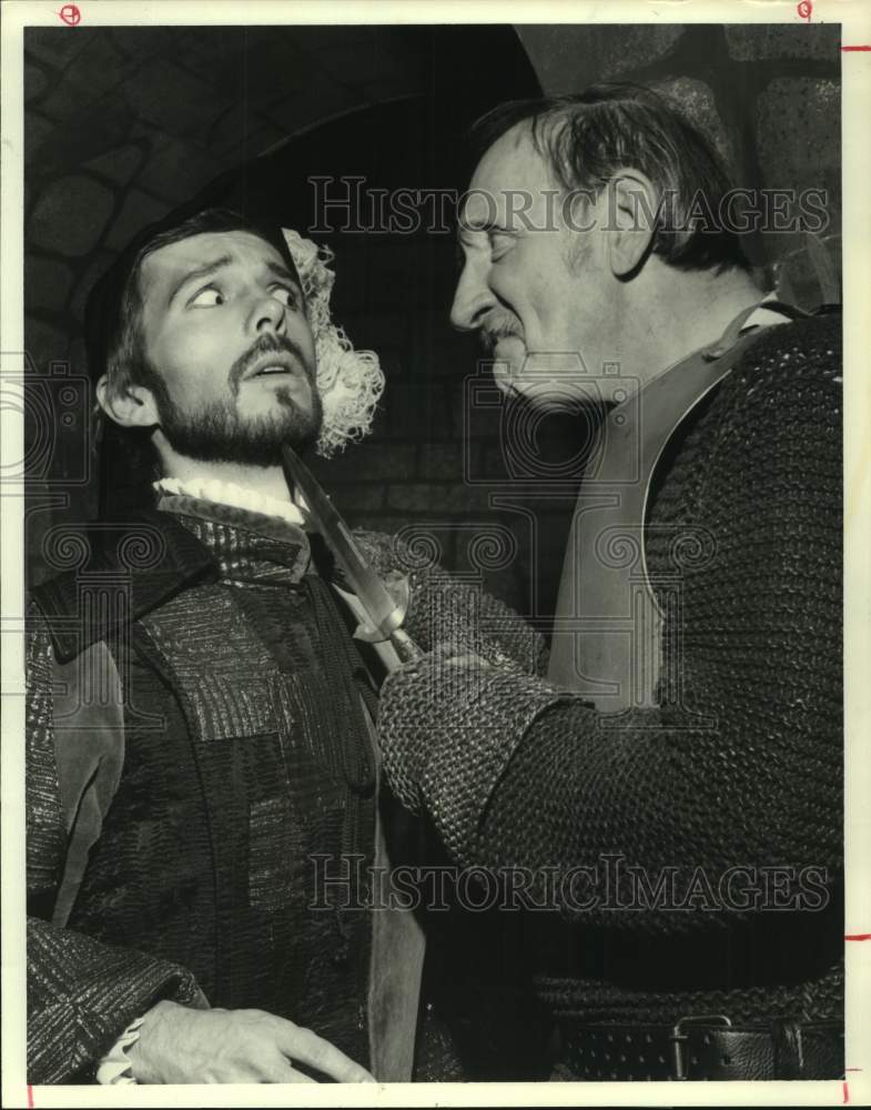 1988 Press Photo Jack Bell & Rob Babbitt in scene from "Camelot" - TUTS, Houston - Historic Images