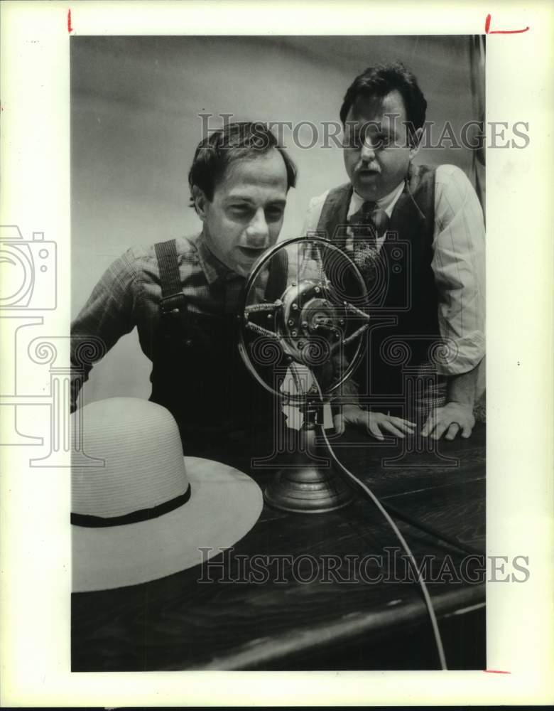 1988 Press Photo Radio scene -  &quot;The Voice of the Prairie&quot; - The Alley - Houston - Historic Images