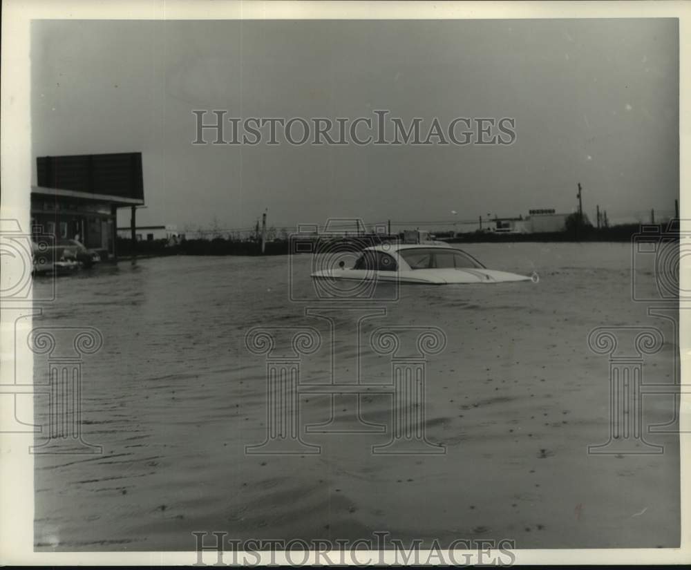 1961 Press Photo Vehicle Submerged in Floodwaters on Edgebrook, Houston, TX - Historic Images