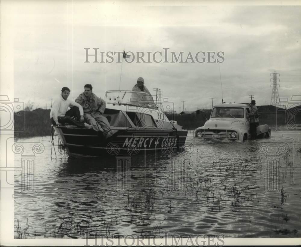 1961 Press Photo Persons on Mercy Corps Boat Pulls Wrecker on Flooded Edgebrook - Historic Images