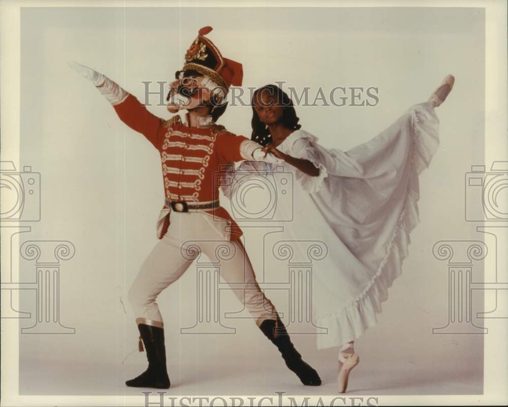 2000 Press Photo Clara and "The Nutcracker" - Houston Ballet - Historic Images