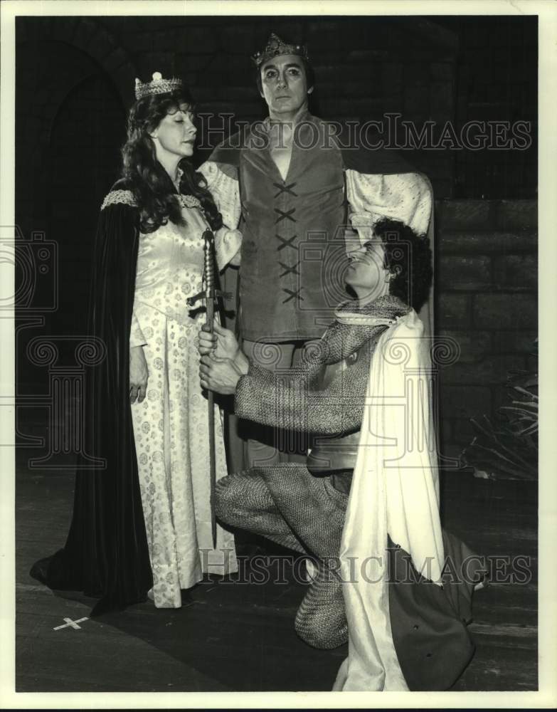 1983 Press Photo Scene from &quot;Camelot&quot; by Theater Under the Stars in Houston - Historic Images