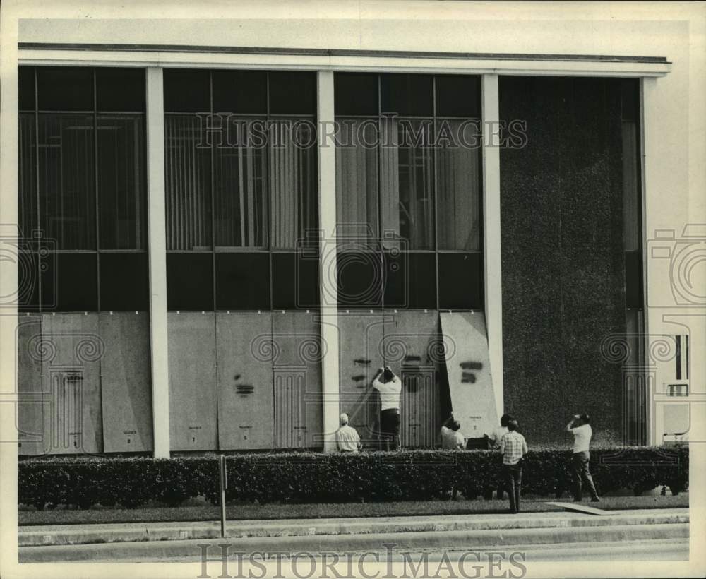 1970 Press Photo Boarding windows across from Space Center for Hurricane Celia - Historic Images