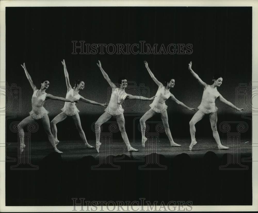 1975 Press Photo Houston Ballet Company performance - Historic Images