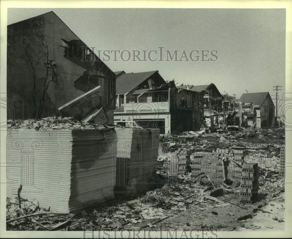 1984 Remains of burned houses after fire in Houston - Historic Images