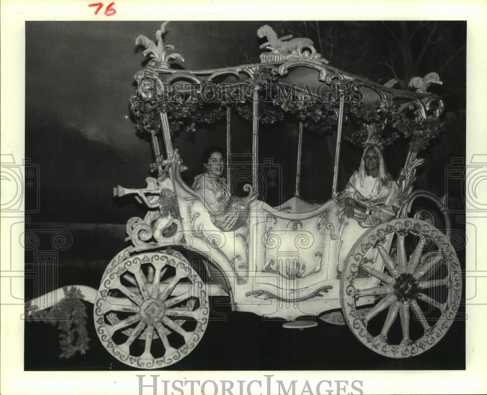 1984 Press Photo Members of The Houston Ballet in carriage used for Cinderella - Historic Images