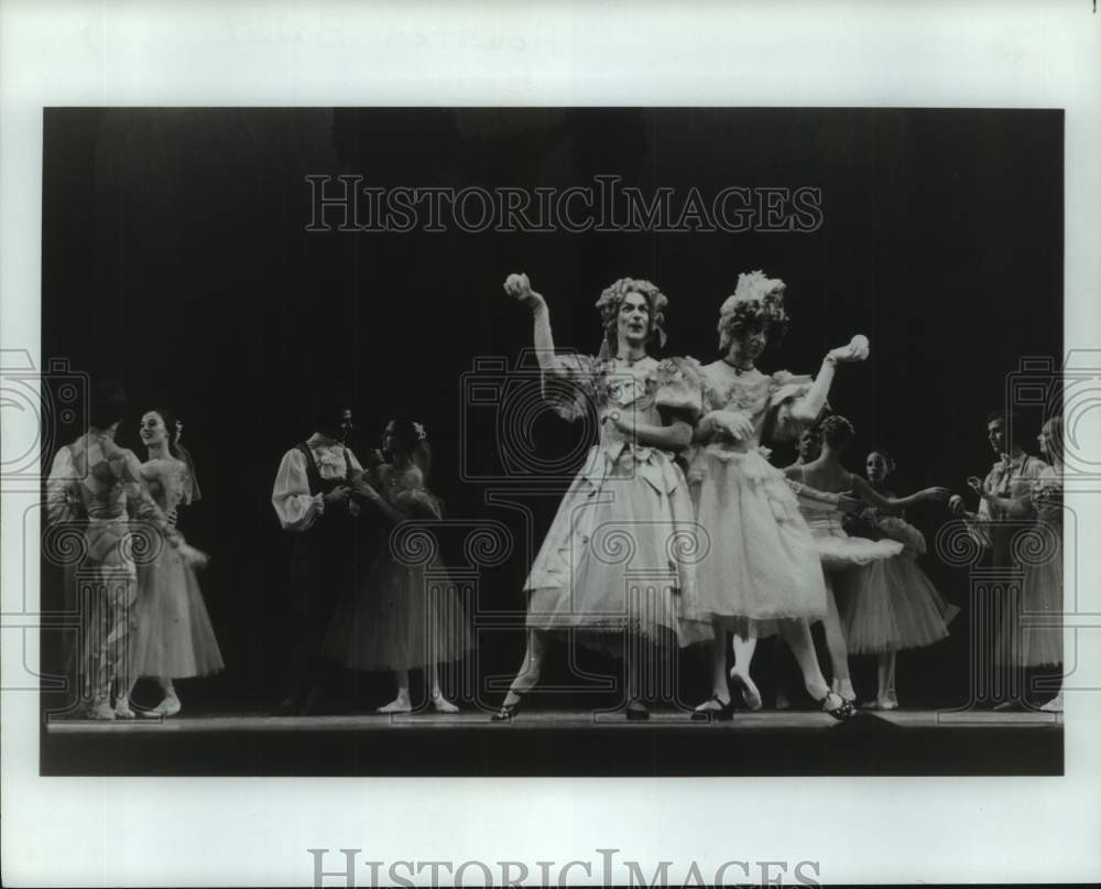 1981 Press Photo Ugly step-sisters at the ball in "Cinderella" - Houston Ballet - Historic Images