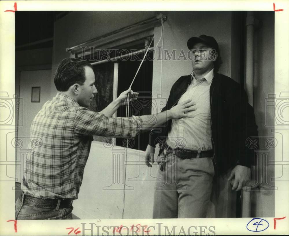 1985 Press Photo Scene from Alley Theater&#39;s Production of &quot;Fool for Love&quot; - Historic Images