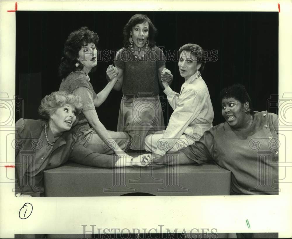 1985 Press Photo Alley Theater's "My Name is Alice" cast members - Houston - Historic Images