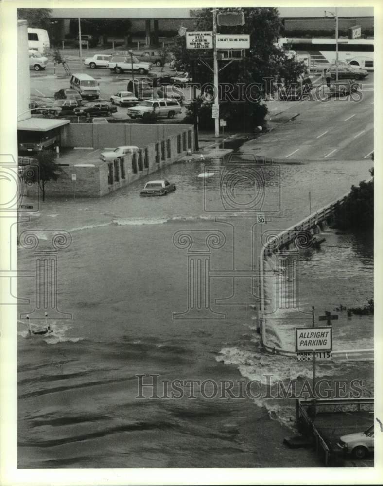 1989 Press Photo View from above - Flooded street in Houston, entering downtown - Historic Images