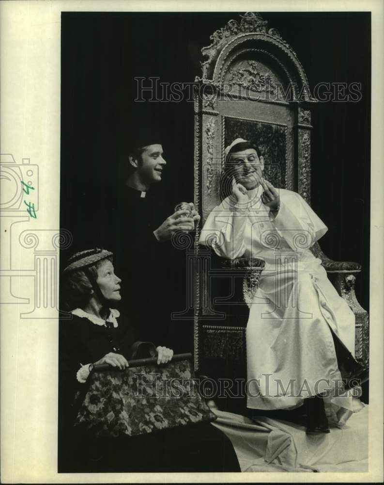 1972 Press Photo Scene from "Hadrian VII" at Alley Theater in Houston - Historic Images