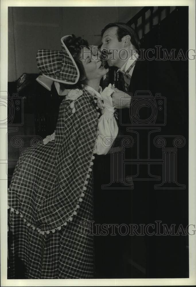 1972 Press Photo Father &amp; Cousin Cora in &quot;Life with Father&quot; at Houston&#39;s Alley - Historic Images