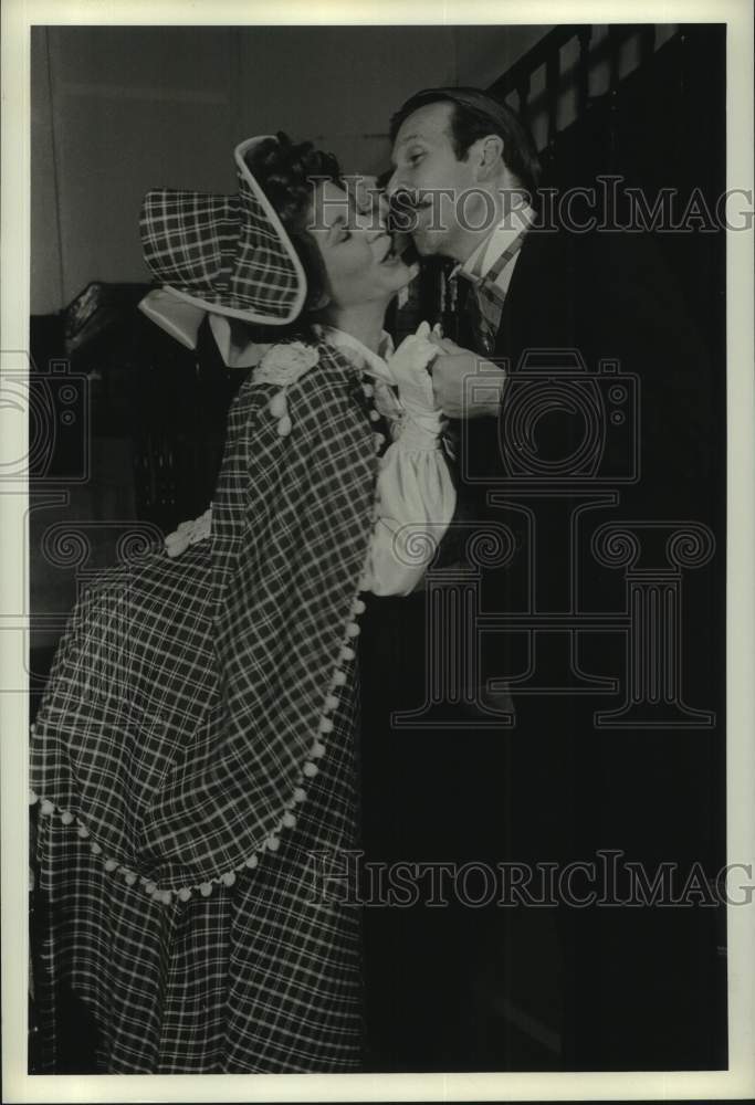 1972 Press Photo Father & Cousin Cora in "Life with Father" at Houston's Alley - Historic Images