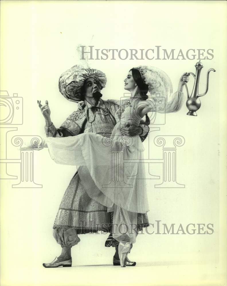 1978 Press Photo Dancers Pose in Costume of the Houston Ballet - Historic Images