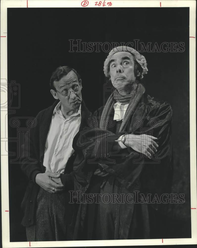 1977 Press Photo Kenneth Wickes & Kenneth Dight in "The Dock Brief" in Houston - Historic Images