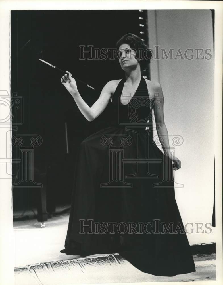 1974 Press Photo Alley Theatre actress on stage in black dress - Houston - Historic Images