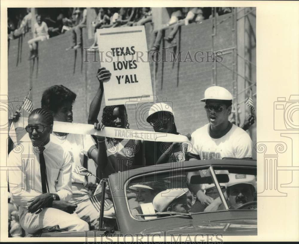 1985 Press Photo Youth in GOP Convention parade in Dallas &quot;Texas Loves Y&#39;All&quot;- Historic Images