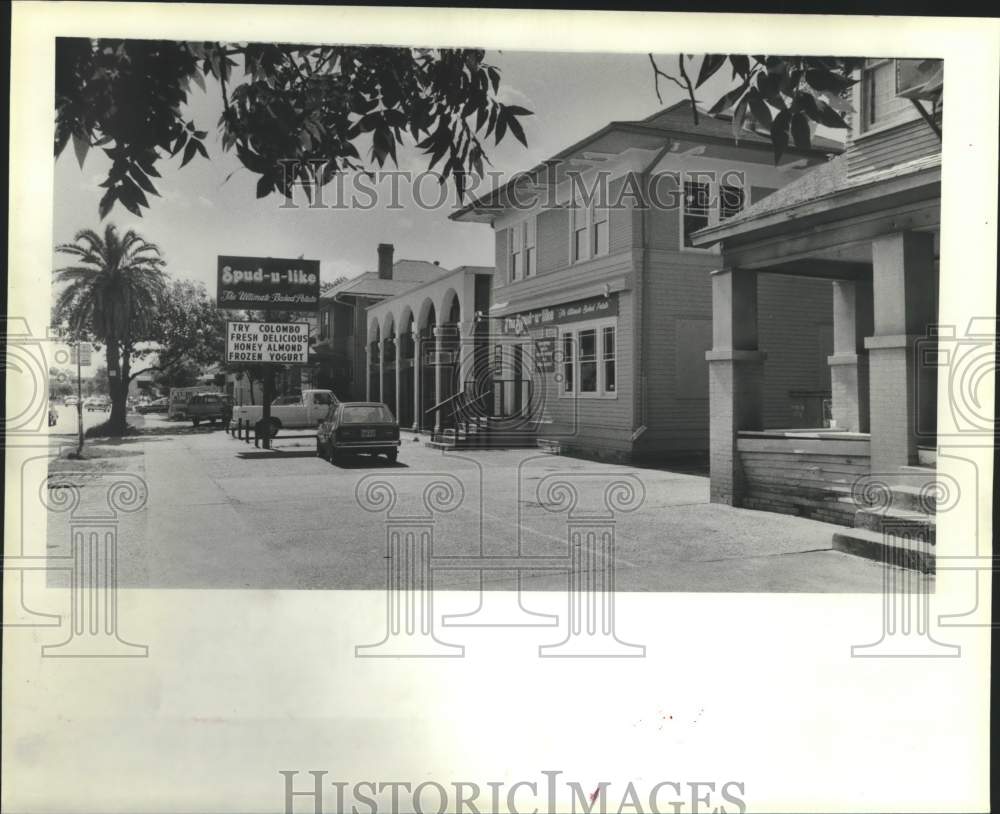 1981 Press Photo Looking down Westheimer Street in Houston - hcx32422-Historic Images