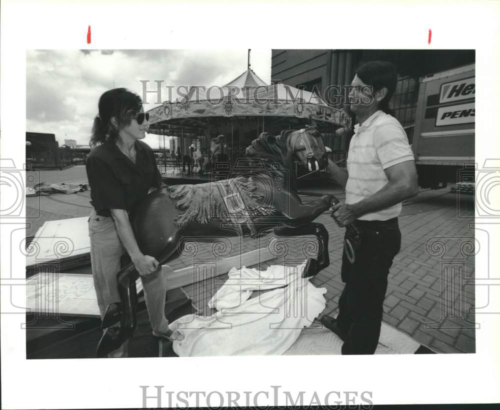 1990 Press Photo Couple select carousel horse - Houston Grand Opera - Historic Images