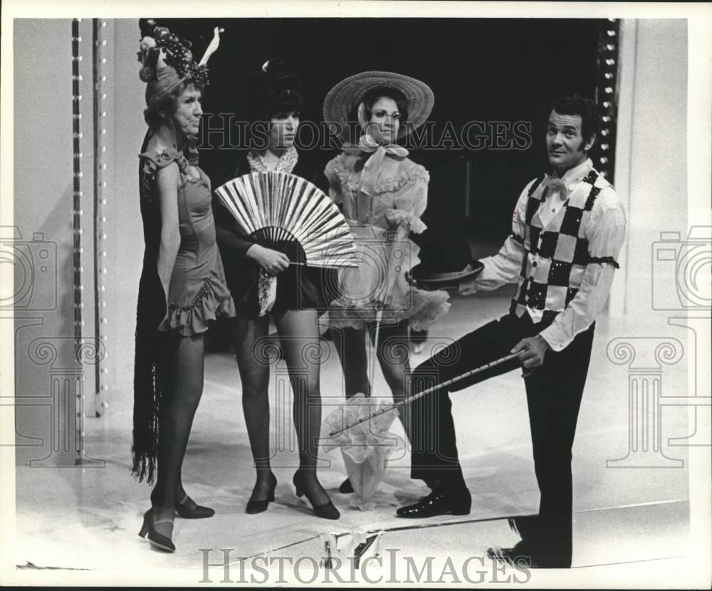1974 Press Photo Actor/Actresses Perform on Stage at Alley Theatre, Houston, TX - Historic Images