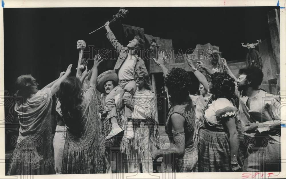 1971 Press Photo Tennessee Williams is hero in "Camino Real" - Houston's Alley - Historic Images